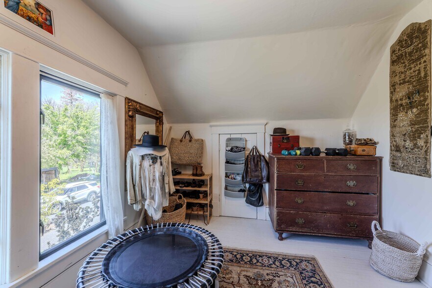 More Photos Of 1611 Little Bear Ridge Rd, Troy Specialty For Sale