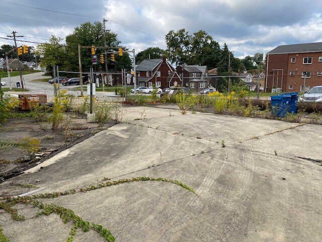 More Photos Of 537 Lincoln Hwy, East McKeesport Storefront For Sale