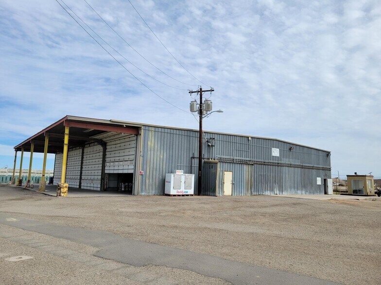 More Photos Of 2198 S Pacific Ave, Yuma Distribution For Lease