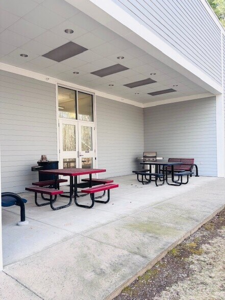 More Photos Of 29 Bartlett St, Marlborough Office For Sale