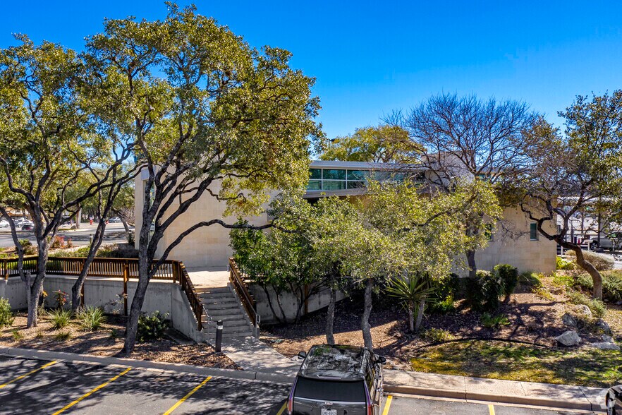 More Photos Of 11311 Bandera Rd, San Antonio Unknown For Lease