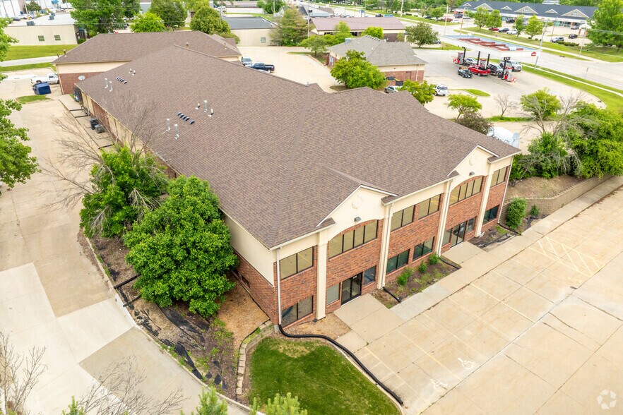 More Photos Of 2159-2183 Grand Ave, West Des Moines Office For Lease