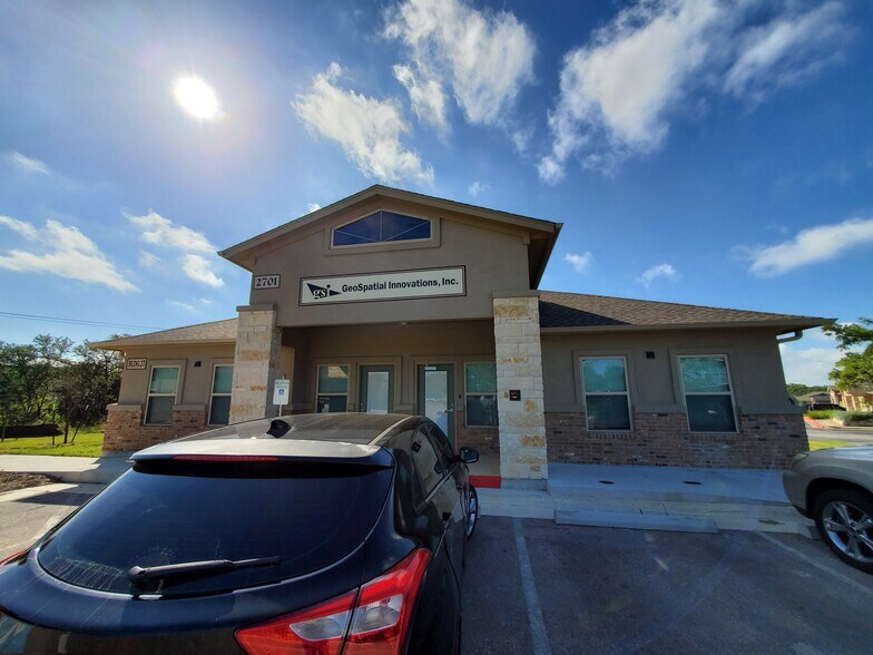 Primary Photo Of 1464 E Whitestone Blvd, Cedar Park Medical For Lease