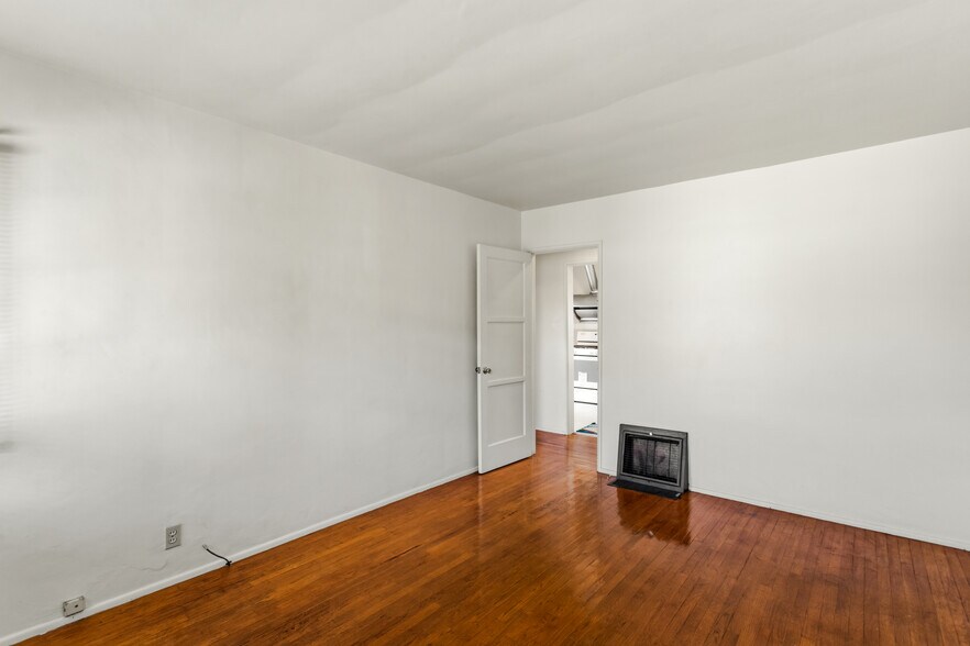 More Photos Of 2553 Nina St, Pasadena Apartments For Sale