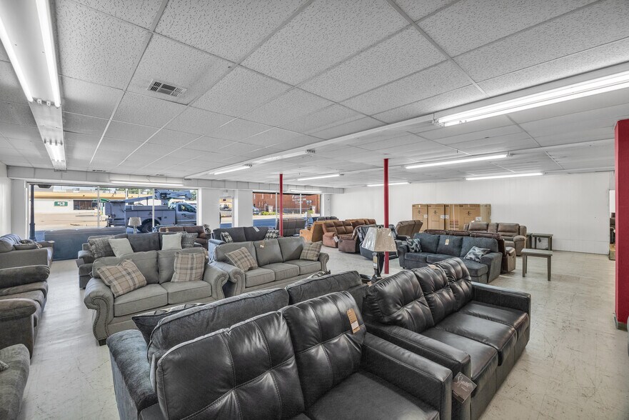 More Photos Of 142 S Wilson St, Vinita General Retail For Sale