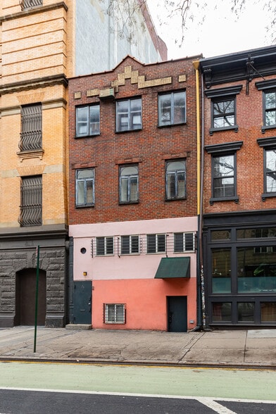 More Photos Of 25 Bleecker St, New York Apartments For Sale