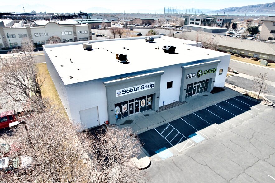 More Photos Of 1351-1355 W 800 N, Orem Showroom For Lease