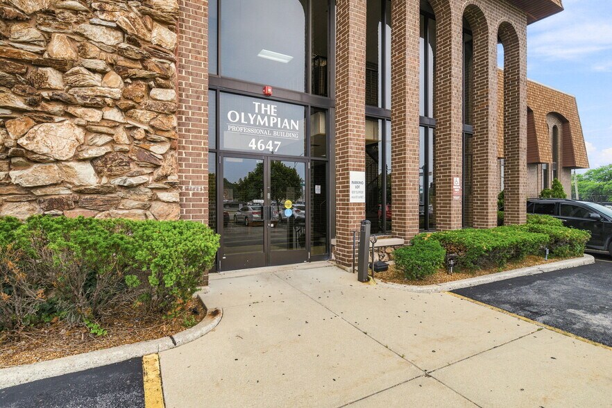 More Photos Of 4647 W 103 St, Oak Lawn Medical For Sale