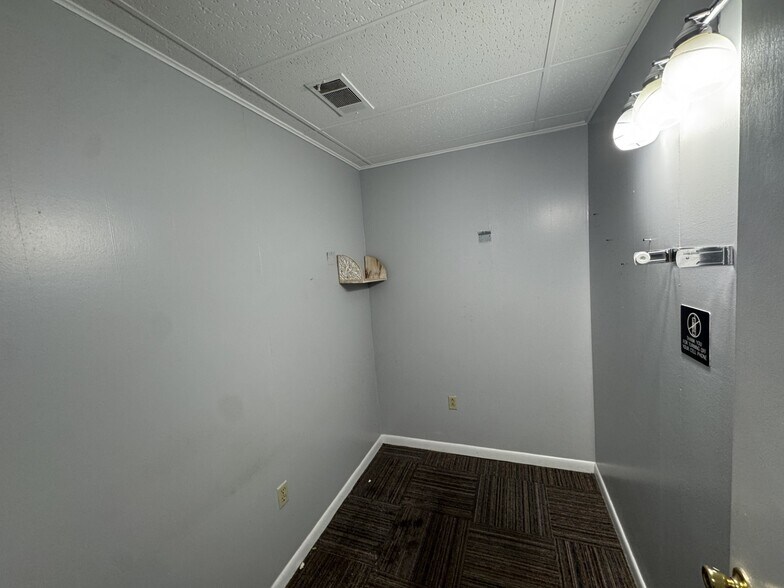 More Photos Of 3855 N Acadian Thruway, Baton Rouge General Retail For Sale