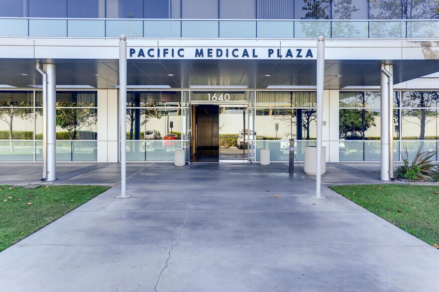 Primary Photo Of 1640 Newport Blvd, Costa Mesa Medical For Lease