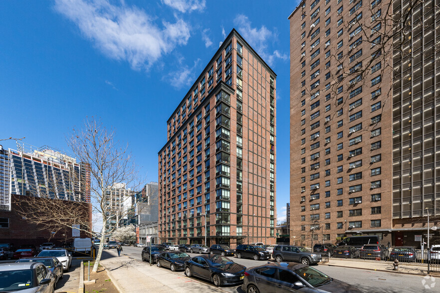 Primary Photo Of 425 W 18th St, New York Apartments For Lease