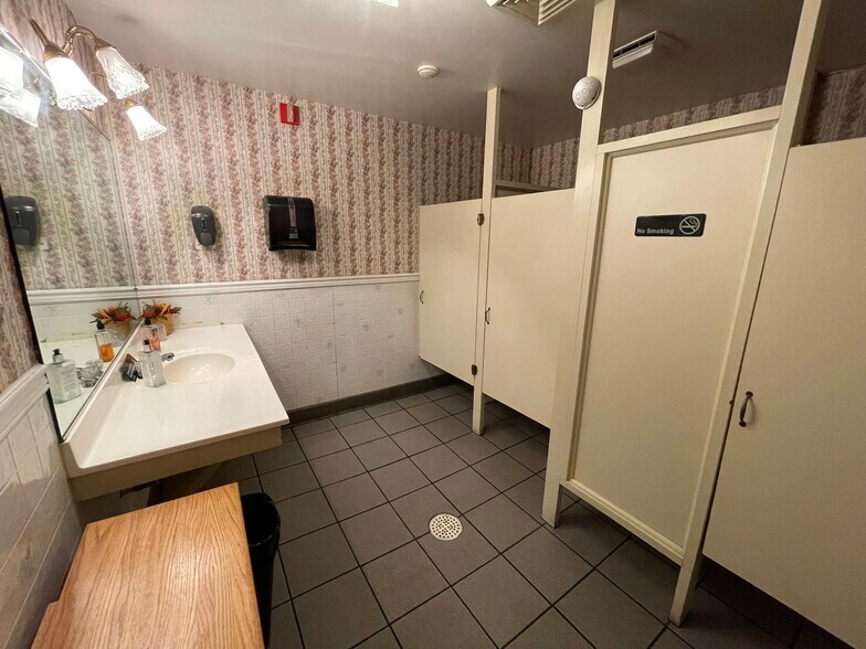 More Photos Of 298 Old Bowers Rd, Mertztown Restaurant For Sale