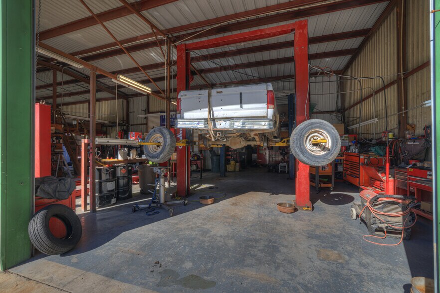 More Photos Of 8328 FM 2673, Canyon Lake Auto Repair For Sale