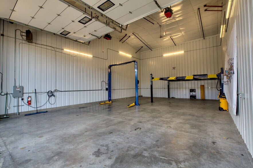 More Photos Of 2364 Industrial Ln, Broomfield Warehouse For Sale