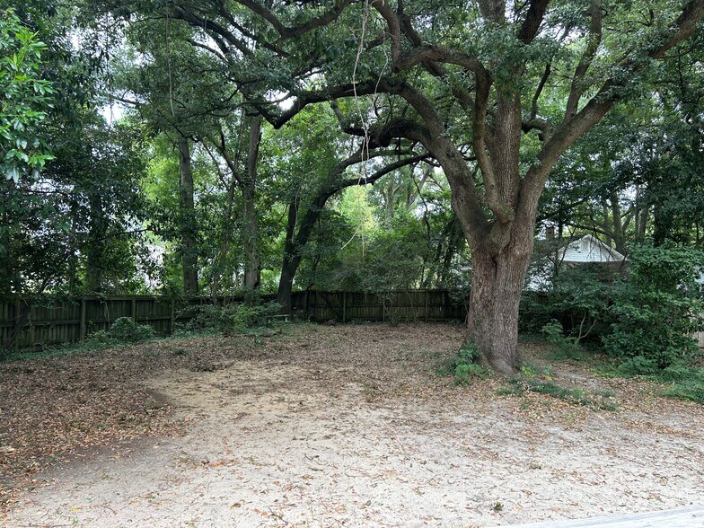 More Photos Of 1935 Cosgrove Ave, North Charleston Office For Sale