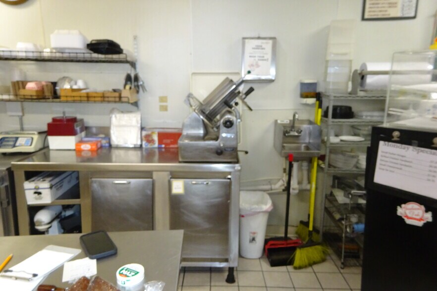 More Photos Of 427 N Chestnut St, Lansdale General Retail For Sale