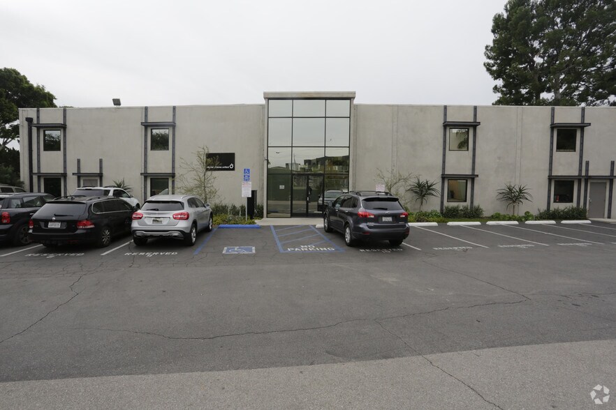 More Photos Of 3975 Landmark St, Culver City Warehouse For Lease