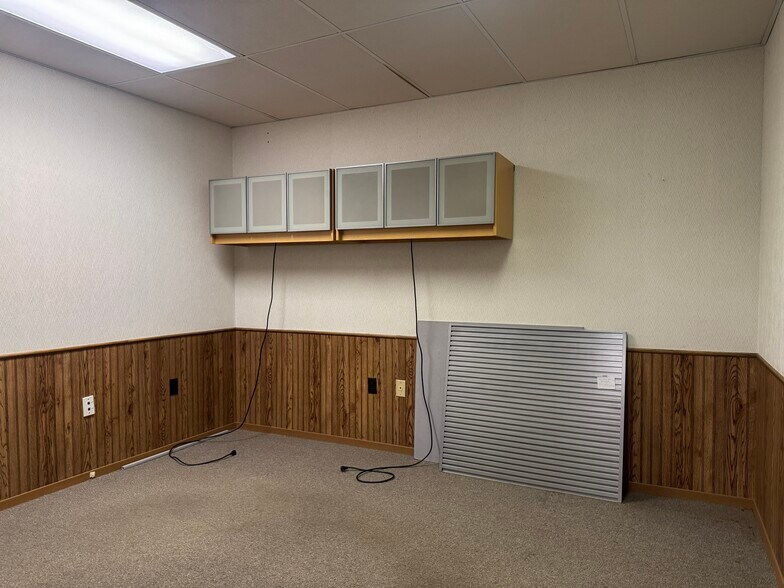 More Photos Of 1406 N 25th St, Sheboygan Warehouse For Lease