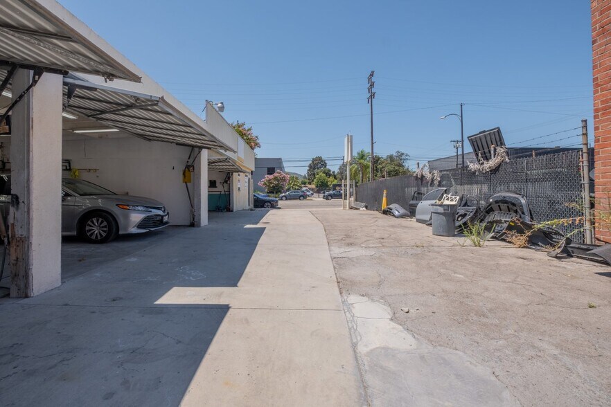 More Photos Of 1104 S Victory Blvd, Burbank Auto Repair For Sale