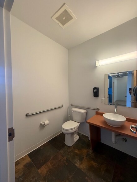 More Photos Of 2420 Midtown Plz NE, Albuquerque Warehouse For Lease