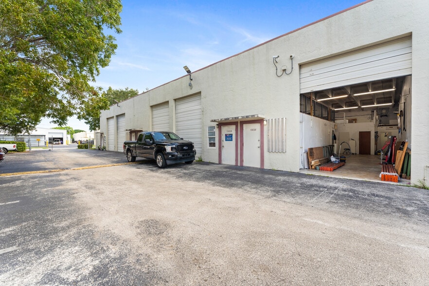 More Photos Of 13826-13838 SW 142nd Ave, Miami Warehouse For Sale