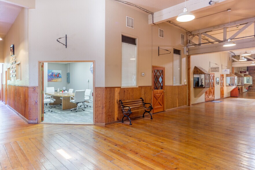 More Photos Of 1042 Water, Port Townsend Storefront Retail Office For Lease