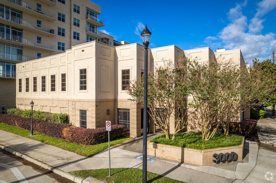 Primary Photo Of 3000 Smith St, Houston Office Residential For Sale