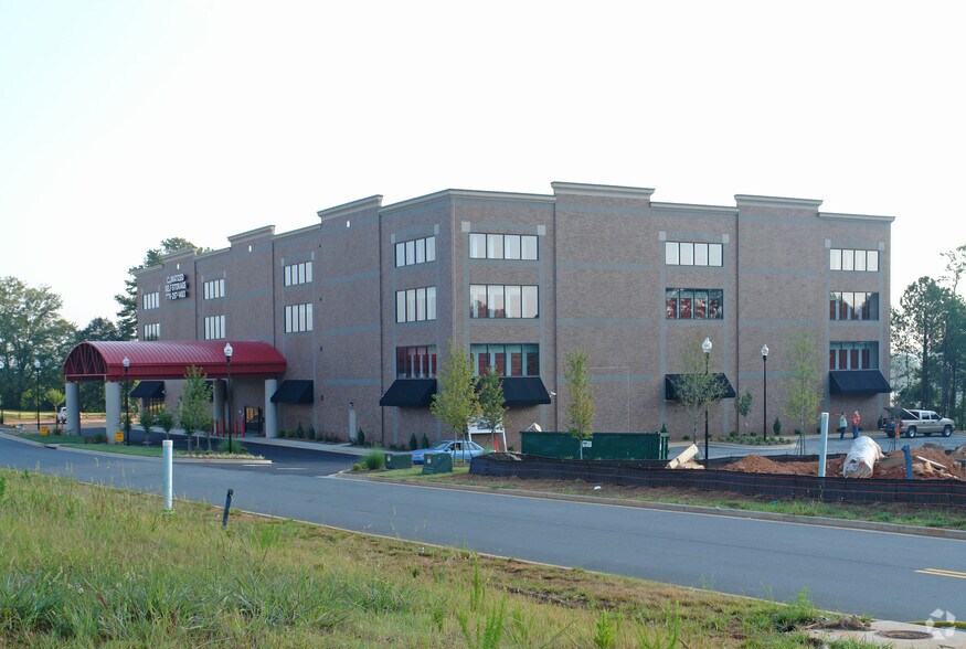 More Photos Of 42 Sycamore Ln, Woodstock Self Storage For Lease