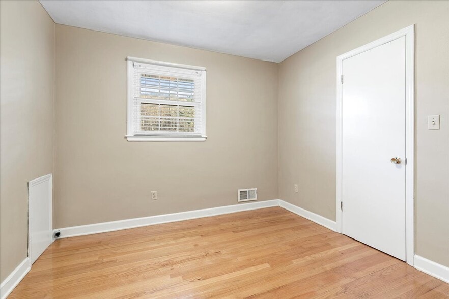 More Photos Of 1356 Coopers Cove Rd, Hardy Specialty For Sale