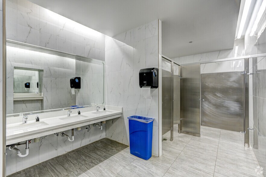 More Photos Of 9800 Centre Pky, Houston Office For Lease