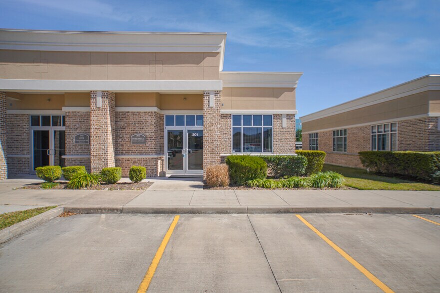 More Photos Of 16000 Park Ten Pl, Houston Office For Lease