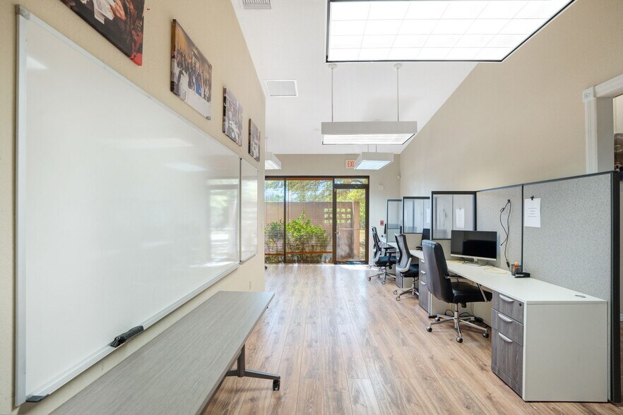 More Photos Of 3910 Golf Park Loop, Bradenton Office For Sale