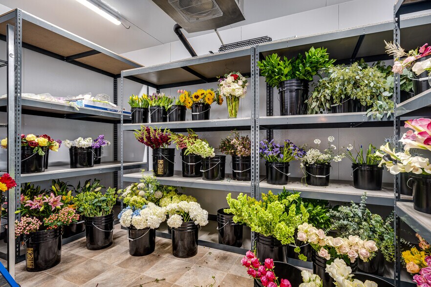 More Photos Of 1270 Broadway, Sonoma Freestanding For Sale