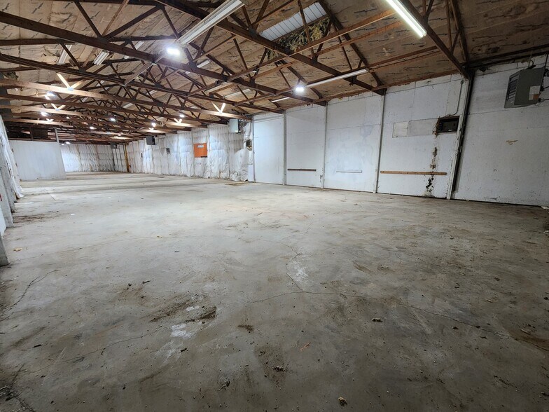 More Photos Of 4400 S Sioux St, Terre Haute Warehouse For Lease
