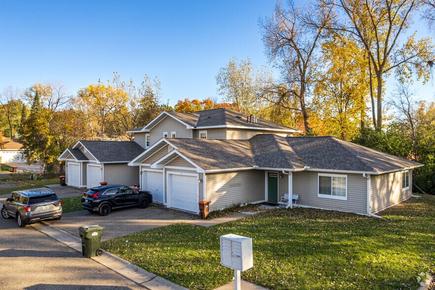 Primary Photo Of 2191 Van Dyke St, Maplewood Apartments For Sale