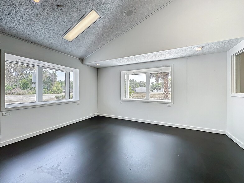 More Photos Of 2017 W Main St, Leesburg Office For Lease