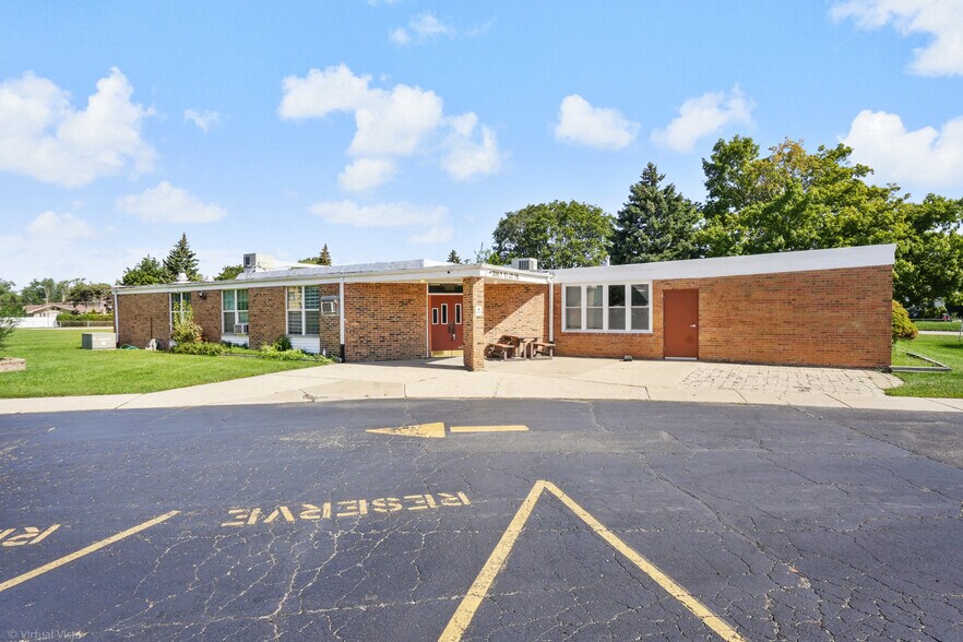More Photos Of 800 Beau Drive, Des Plaines Religious Facility For Sale