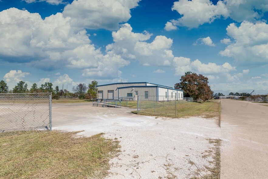 More Photos Of 2624 Wilson Rd, Humble Warehouse For Lease