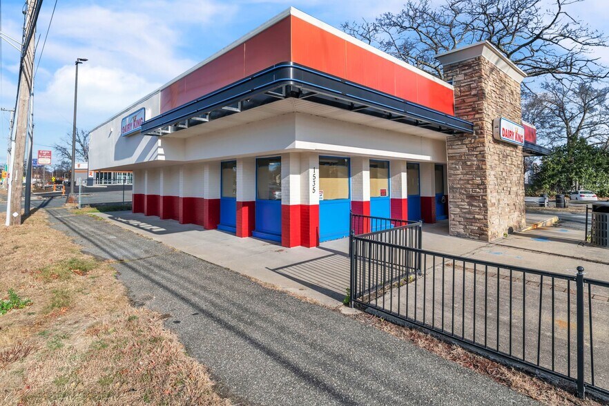 More Photos Of 1535 Memorial Dr, Chicopee Restaurant For Sale