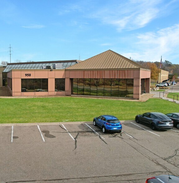 More Photos Of 950 Lake Dr, Chanhassen Manufacturing For Lease