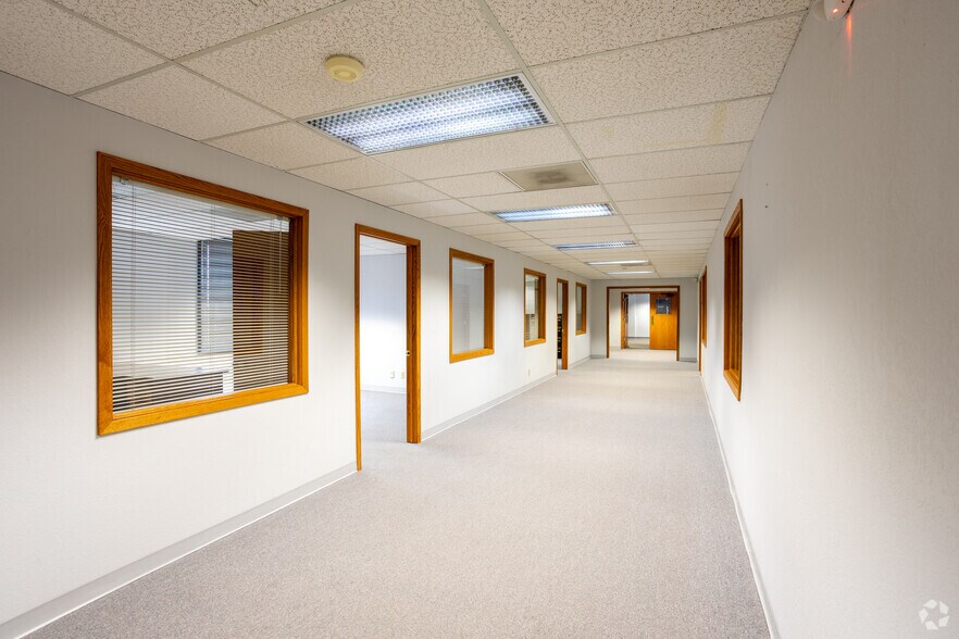 More Photos Of 1003 Central Ave, Fort Dodge Office For Sale