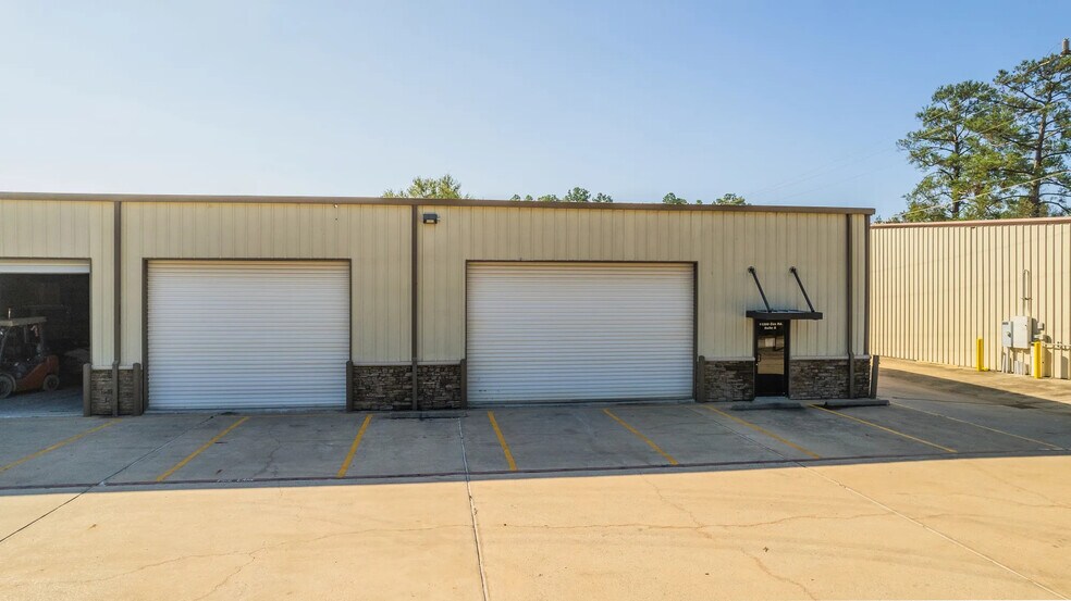 Primary Photo Of 11200-A Cox Rd, Conroe Warehouse For Lease