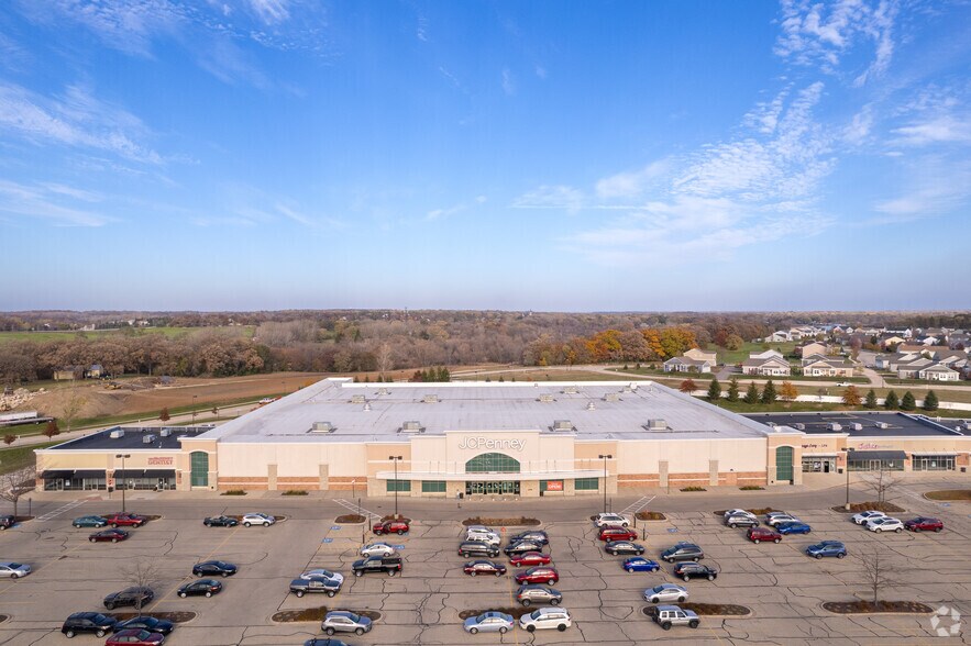 More Photos Of 2940 Commerce Dr, Johnsburg Department Store For Sale