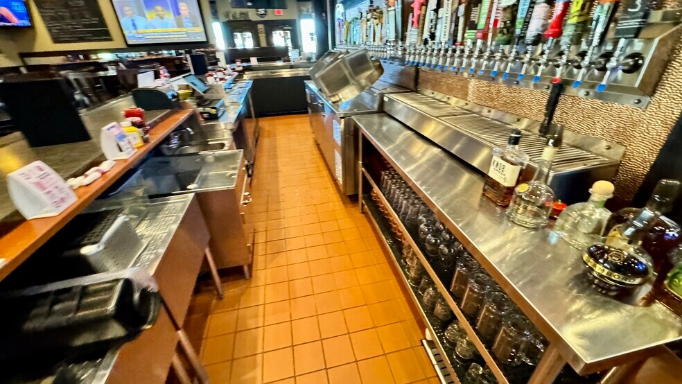 More Photos Of 3333 Hwy 10 E, Moorhead Restaurant For Sale