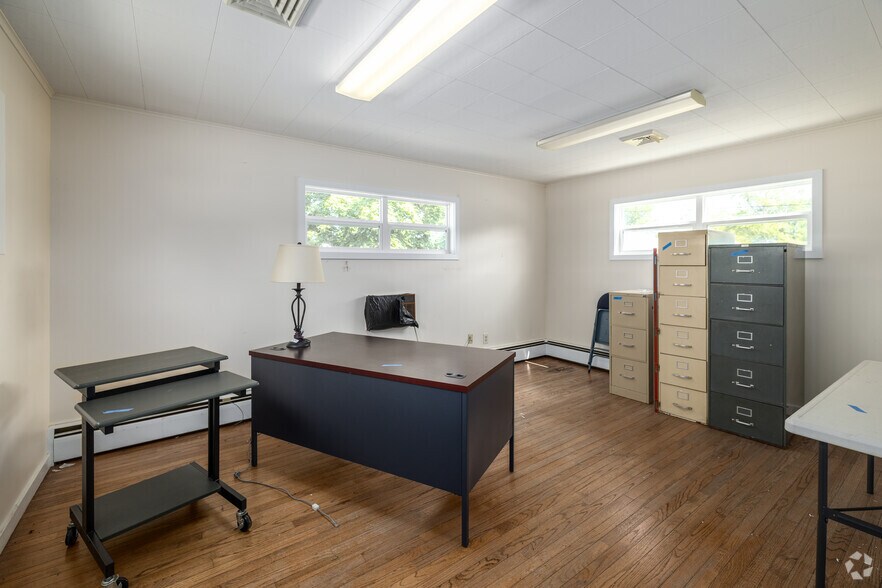 More Photos Of 1417 Route 179, Lambertville Schools For Lease