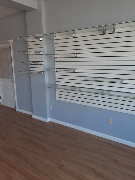 More Photos Of 507 Sherman St, Belleville General Retail For Sale