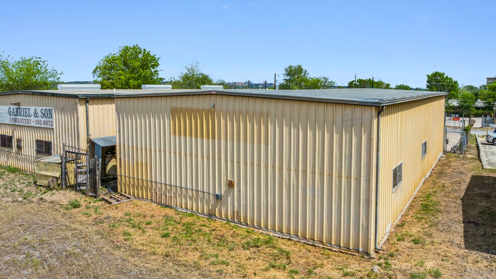 More Photos Of 111 Texas Ave, San Marcos Warehouse For Sale
