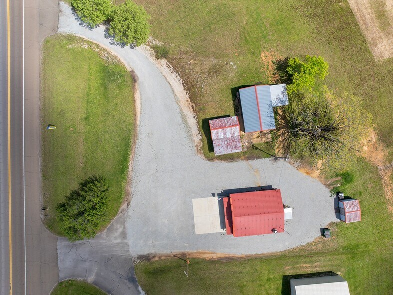 More Photos Of 2598 Tennessee Ave N, Parsons Storefront For Sale