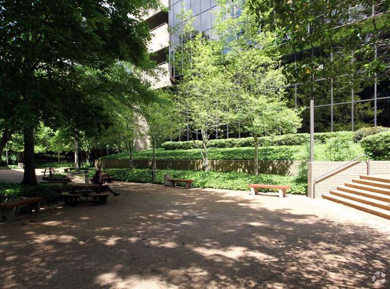 More Photos Of 1790 Kirby Pky, Memphis Office For Lease