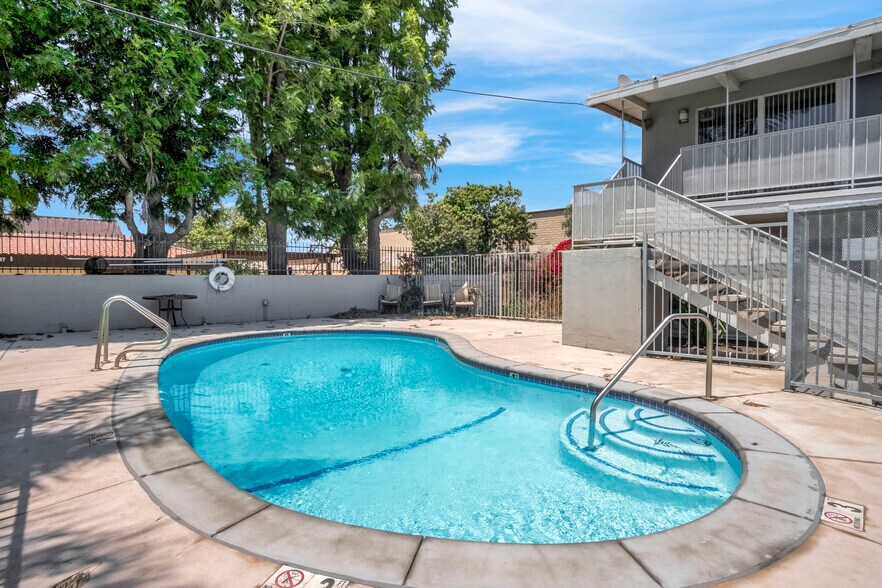 More Photos Of 443 Occidental Dr, Oxnard Apartments For Sale